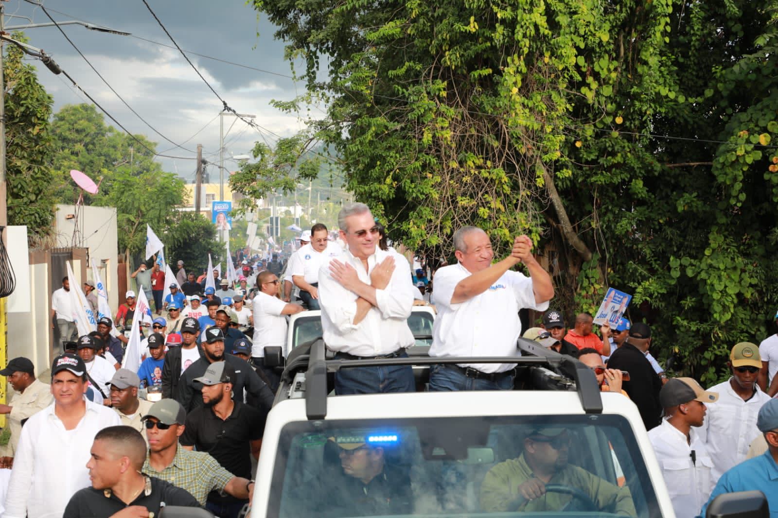 Proceso Do Abinader Encabeza Dos Multitudinarias Caravanas En El Este