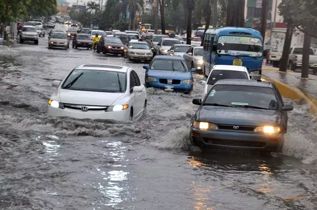 Proceso.com.do : Santo Domingo amanece bajo agua, con inundaciones y con tapones