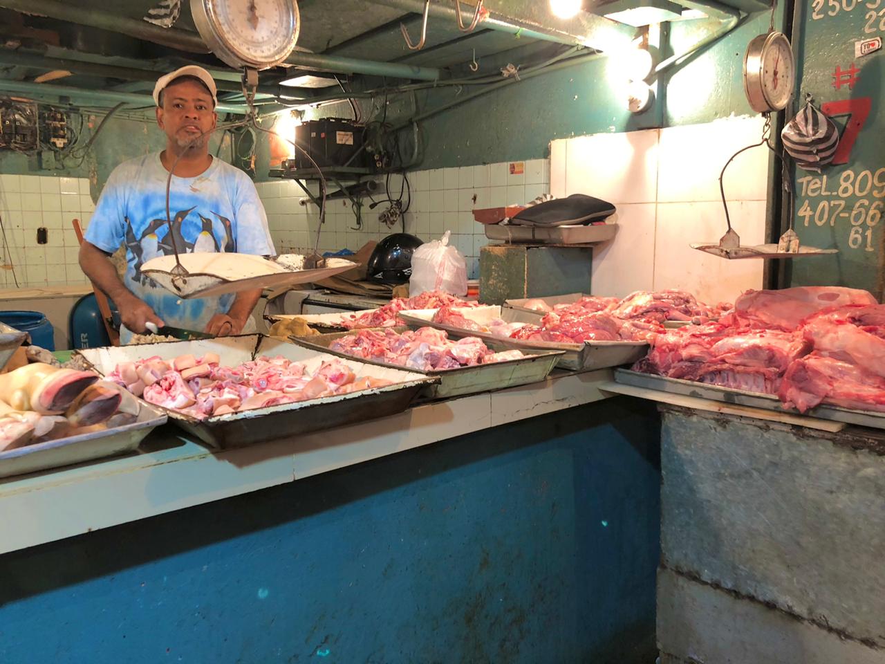  :: Se disparan precios de cerdo y pollo, platos fuertes en  mesa de Nochebuena