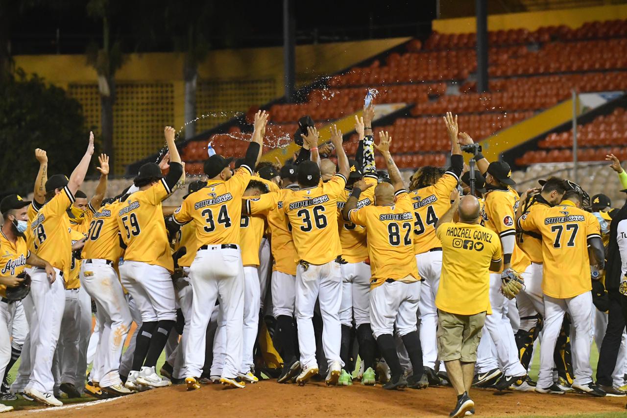 La Aguilas derrotan a los Toros del Este y avanzan a