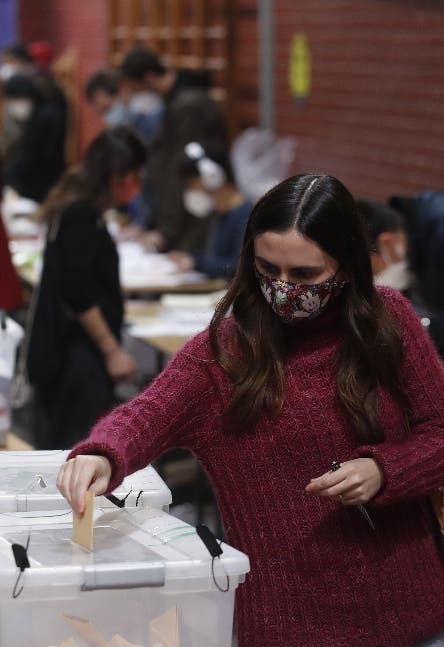 Chile elige redactores de Constitución