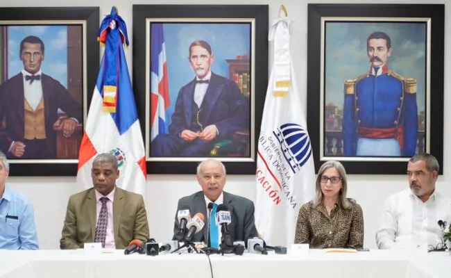 Establecerán código de ética para regular relaciones con personal de la escuela