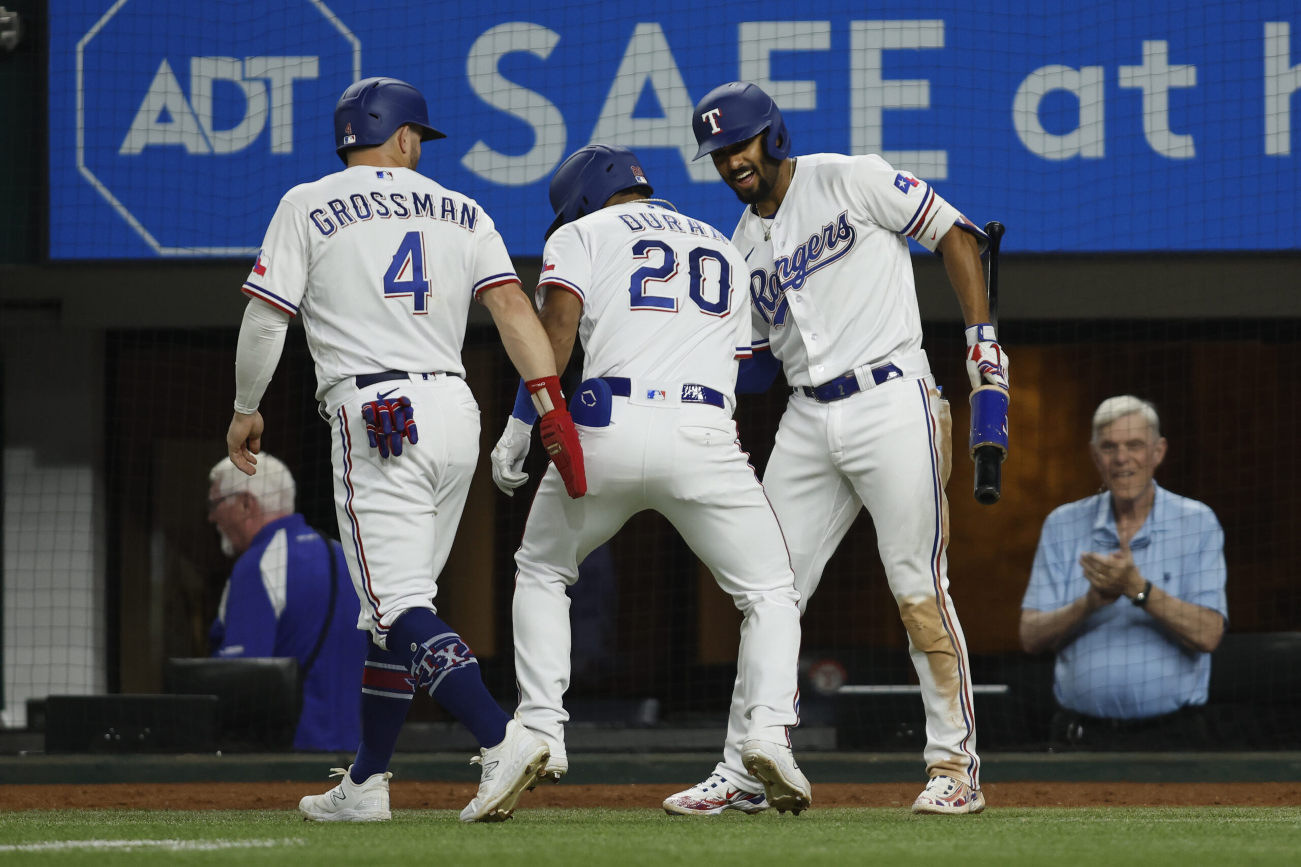 Peloteros sin vacunarse no podrán jugar ante Azulejos de Toronto