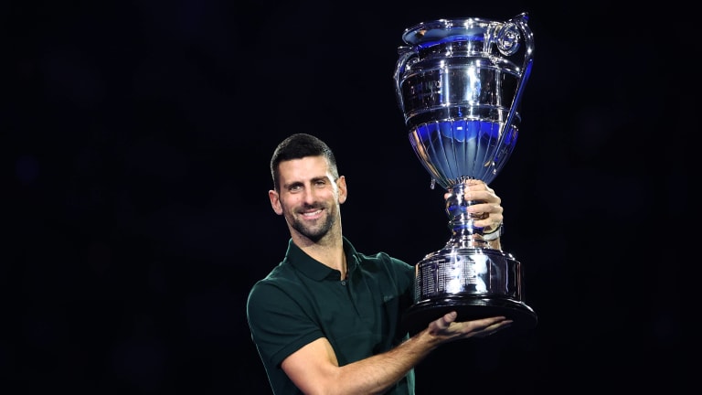 Do Novak Djokovic Recibe El Trofeo Que Lo Acredita Como El Número Uno Del Año En 6123