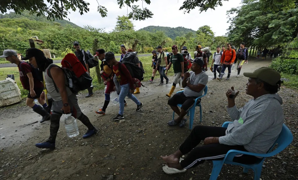 Gobierno de Venezuela cierra por decreto sus fronteras previo a las