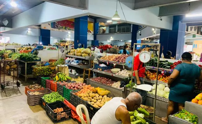 Esto no hay quien lo aguante! Comerciantes y amas de casa ya “pegaron” el grito por el impacto que sobre algunos productos tendrá la reforma fiscal