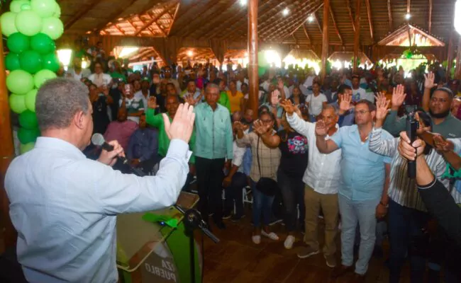 Ola de dirigentes del PLD en Montecristi pasa a la Fuerza del Pueblo