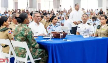 Presidente Abinader anuncia Metro gratis para miembros de las Fuerzas Armadas; comparte almuerzo navideño con militares