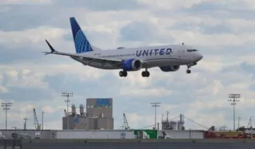 Entra en vigor la orden de las autoridades de aviación de Estados Unidos que reduce vuelos por el cierre del gobierno federal