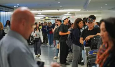 Miles de pasajeros varados este domingo en Estados Unidos tras cientos de cancelaciones de vuelos por el cierre del gobierno federal