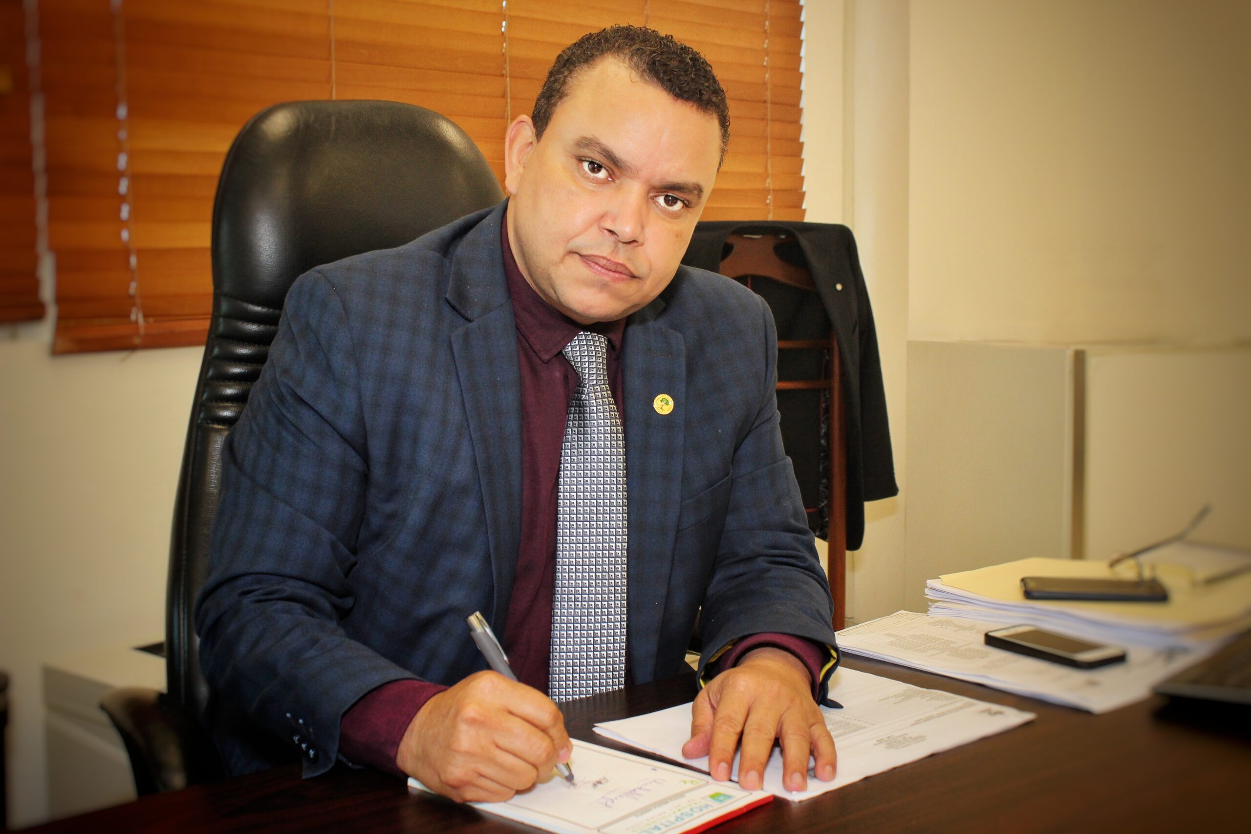 SNS Suspende Millonario Contrato: ¿Irregularidades a la Vista?
