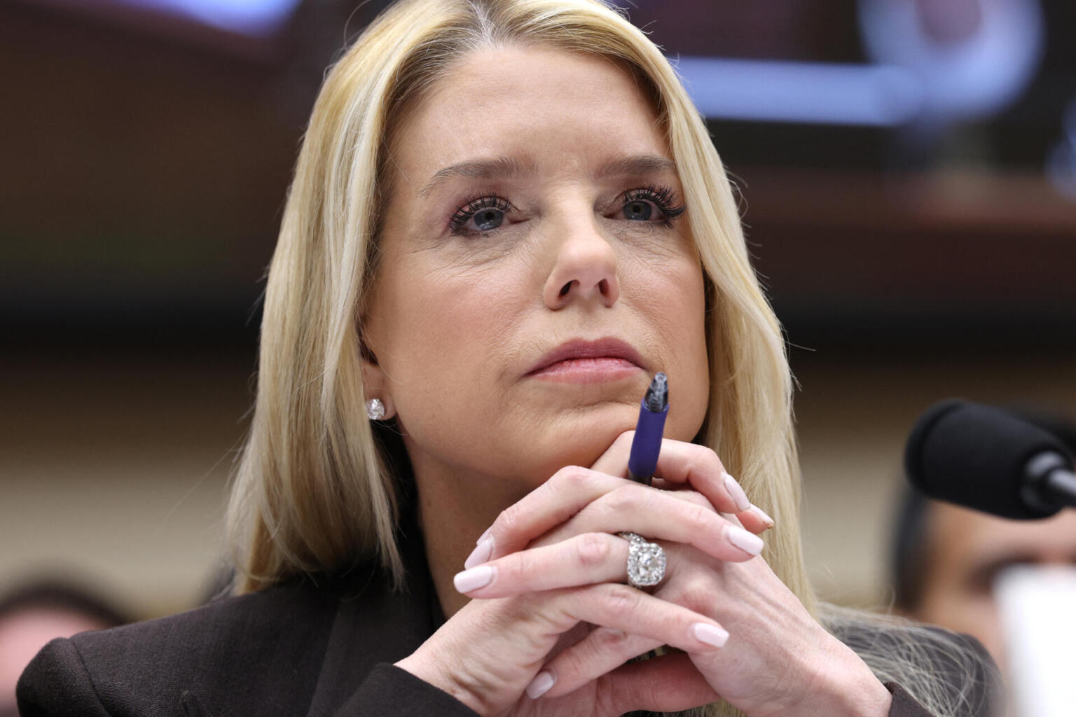 La monarquía británica se tambalea tras el arresto del expríncipe Andrés