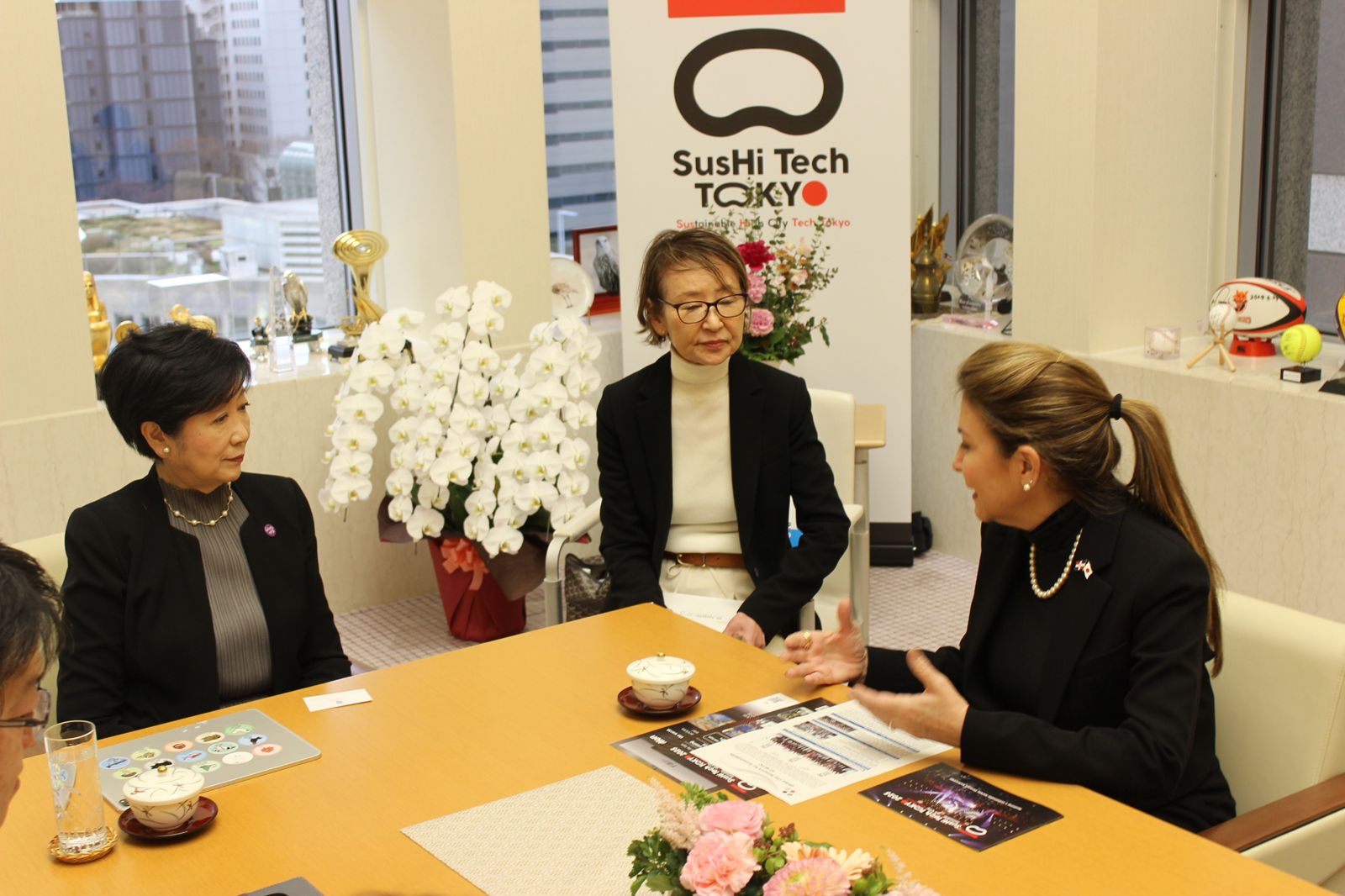 Alcaldesa Carolina Mejía fortalece relaciones con Japón y plantea cooperación en semiconductores, sostenibilidad y modernización institucional