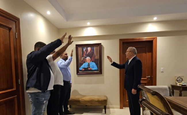 ¡De vuelta a casa! Danilo Medina juramenta en el PLD dirigentes que se habían ido al PRM y la Fuerza del Pueblo