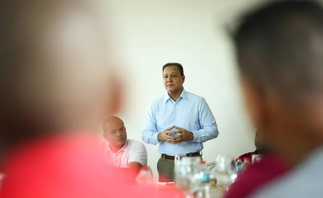 Abel Martínez recuerda al gobierno que los dominicanos esperan "mucho más que reuniones, anuncios y buenas intenciones"